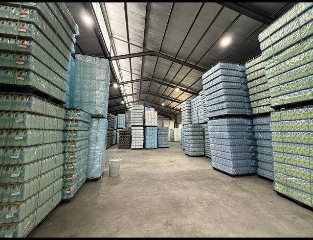 2,330M² WAREHOUSE TO LET IN RETREAT